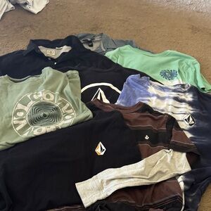 Volcom Youth T’s 8 total. M-L